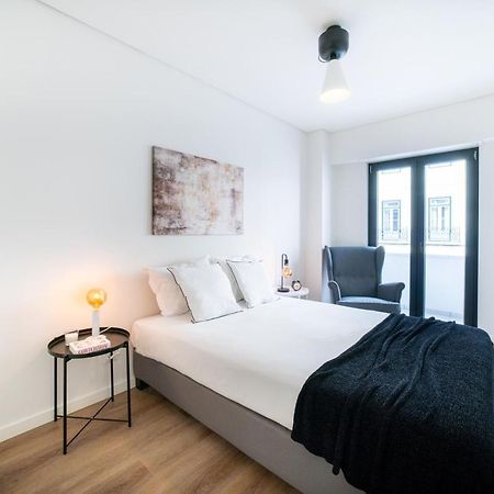 Lusiadas 53 2ºd - Beautiful Two-Bedroom Apartment Lisbona Esterno foto