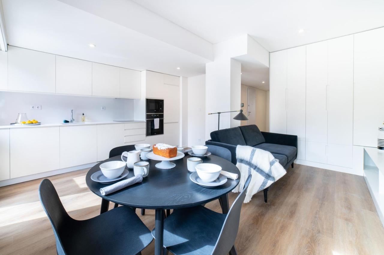 Lusiadas 53 2ºd - Beautiful Two-Bedroom Apartment Lisbona Esterno foto