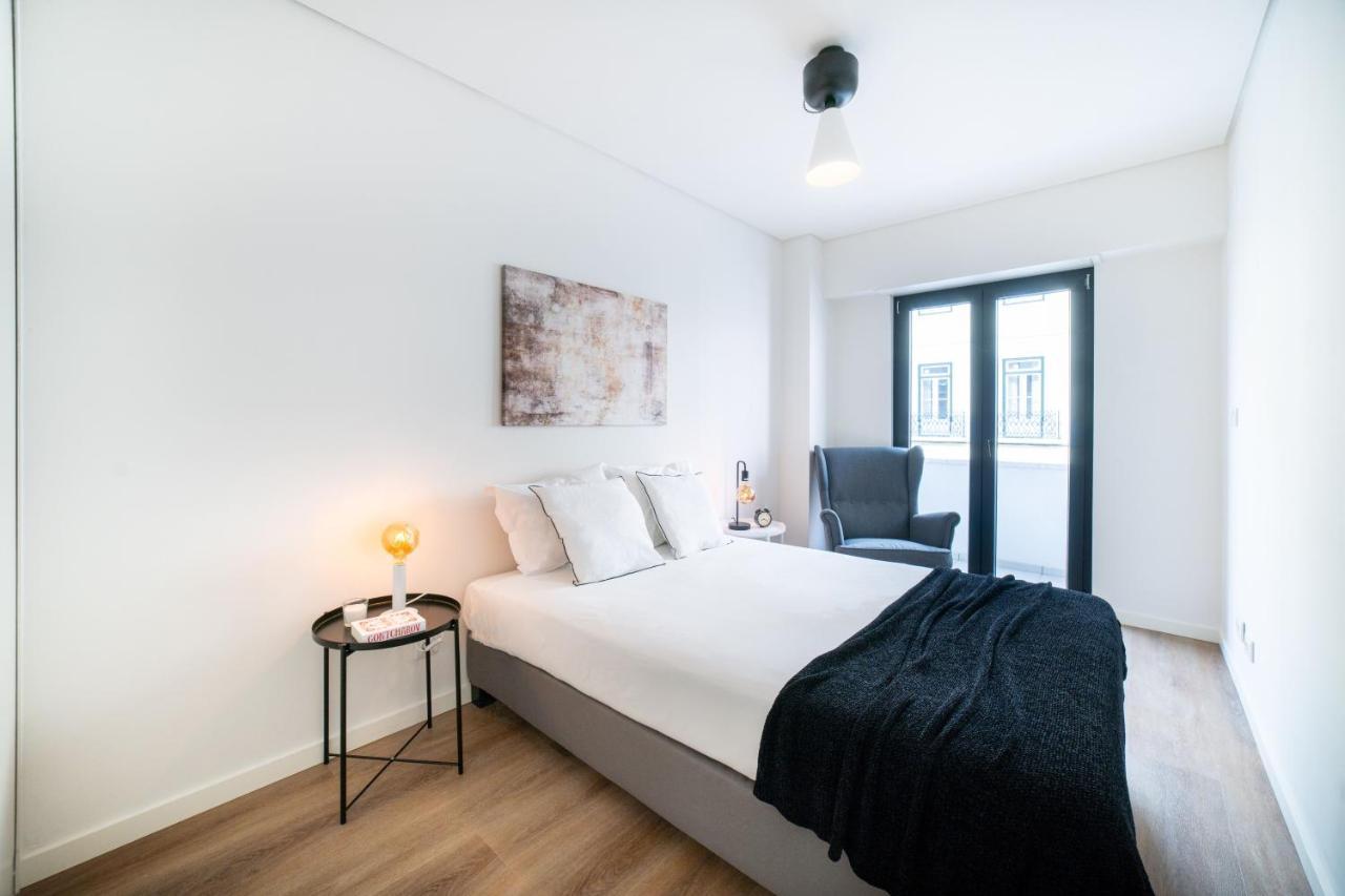 Lusiadas 53 2ºd - Beautiful Two-Bedroom Apartment Lisbona Esterno foto