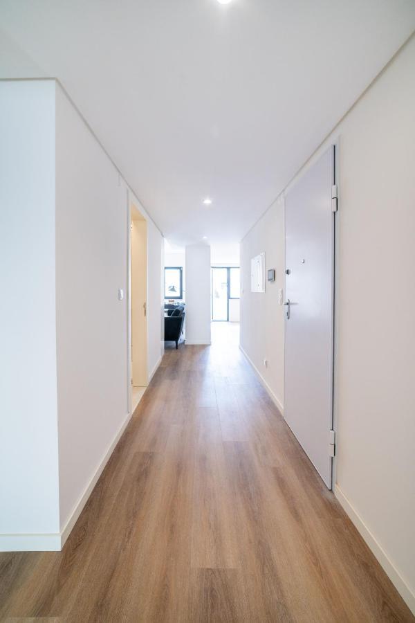 Lusiadas 53 2ºd - Beautiful Two-Bedroom Apartment Lisbona Esterno foto