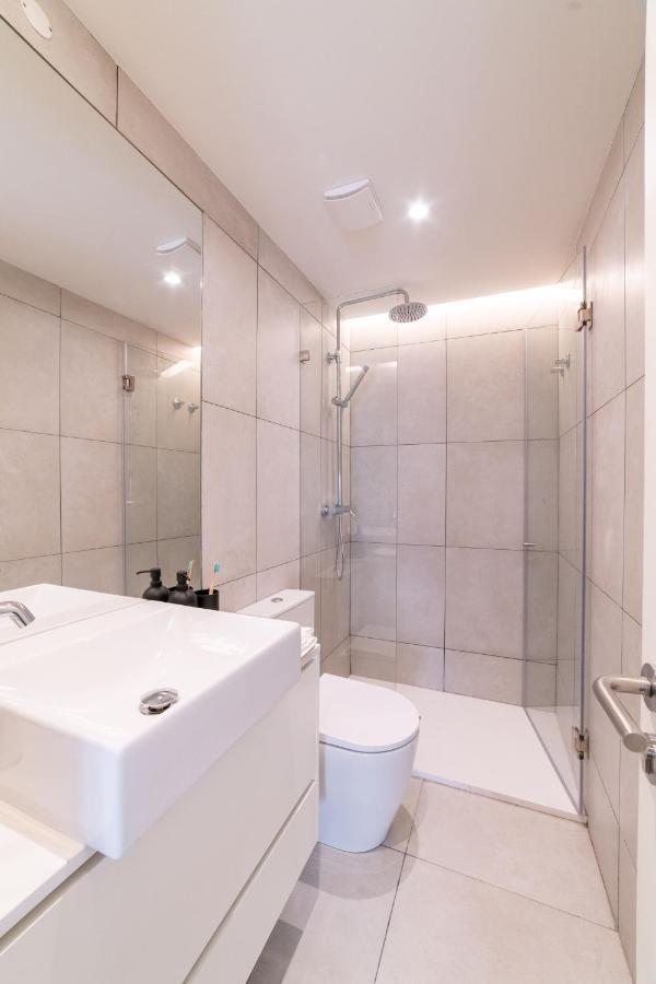 Lusiadas 53 2ºd - Beautiful Two-Bedroom Apartment Lisbona Esterno foto