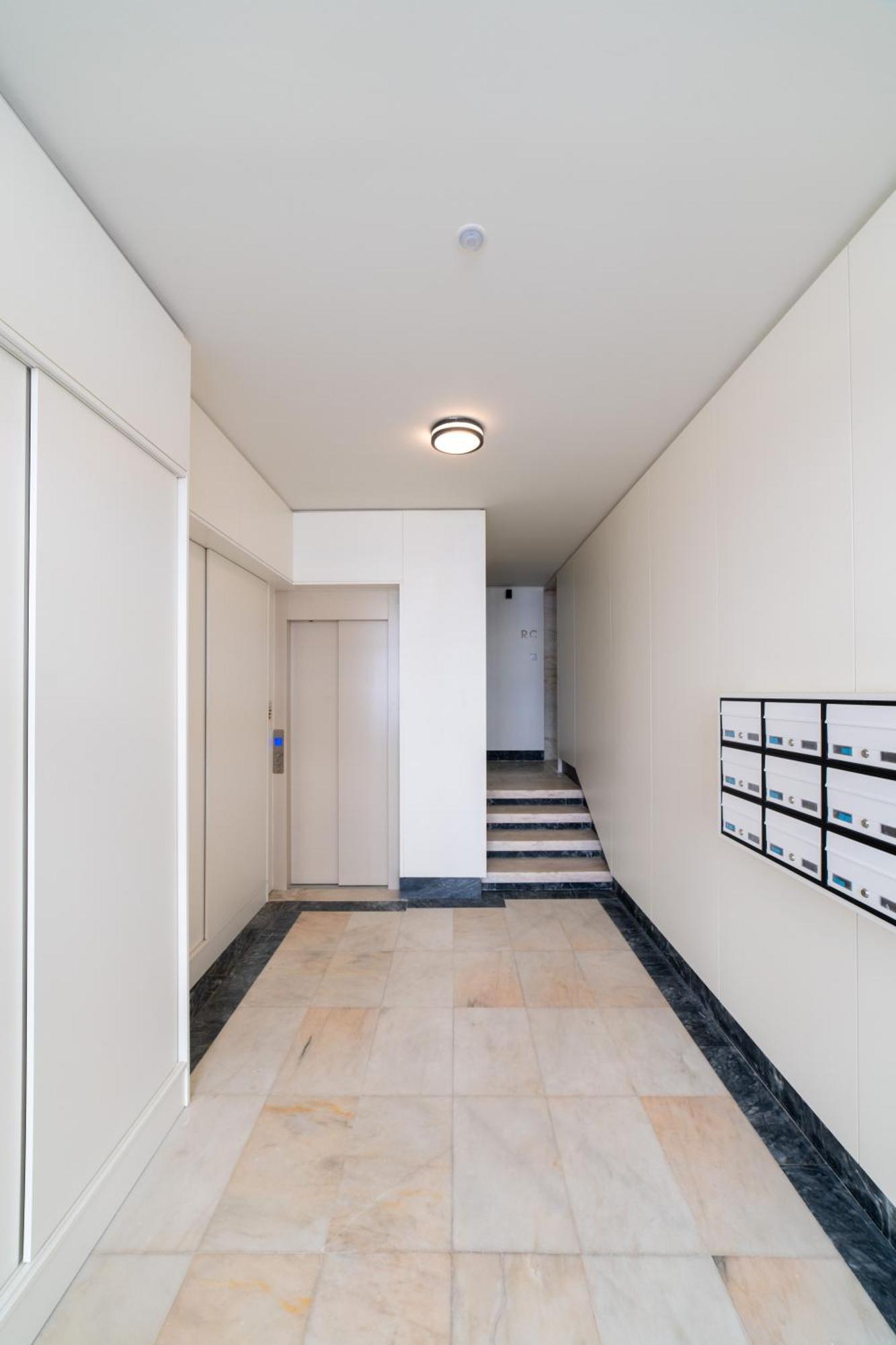 Lusiadas 53 2ºd - Beautiful Two-Bedroom Apartment Lisbona Esterno foto