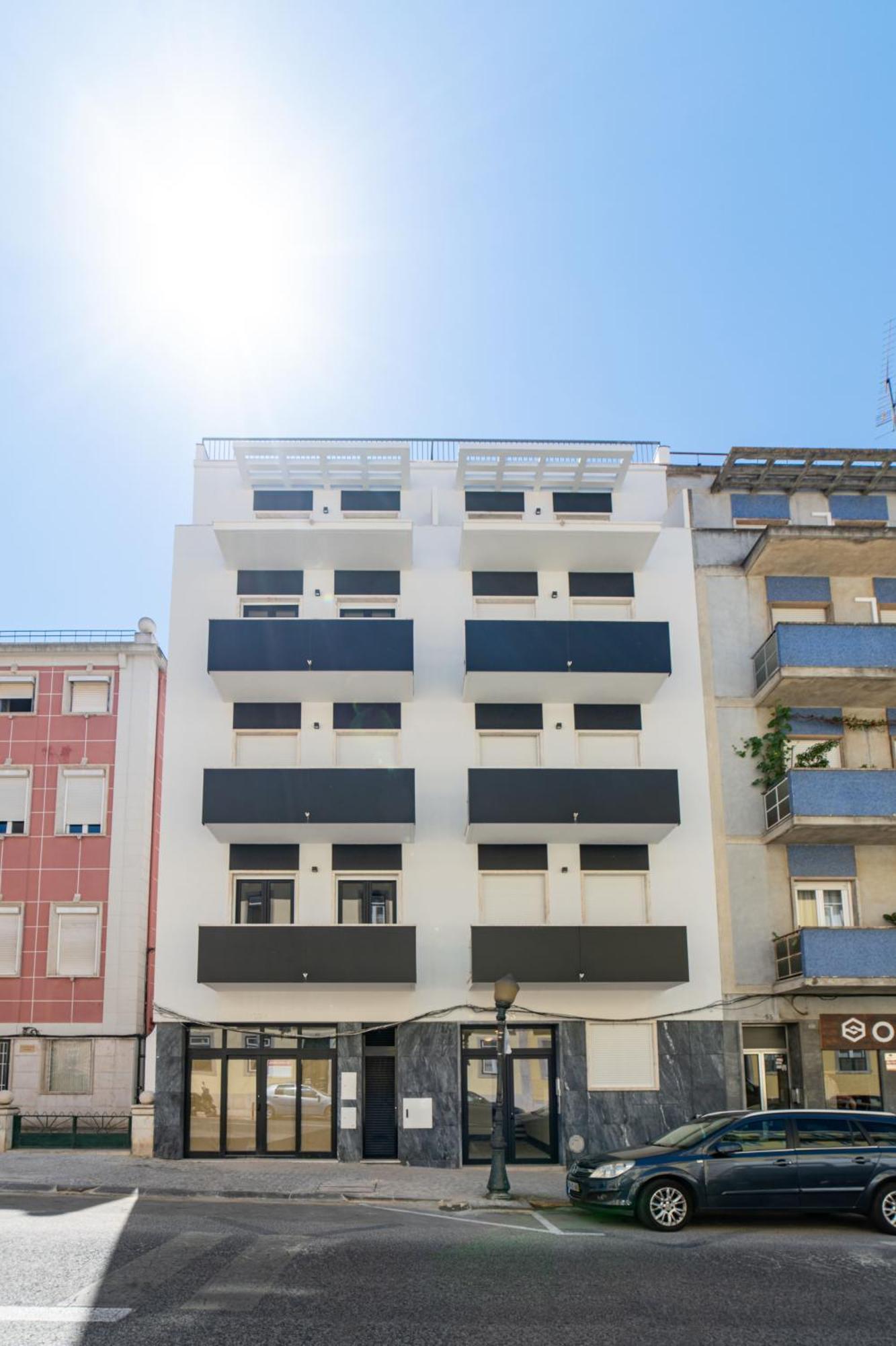 Lusiadas 53 2ºd - Beautiful Two-Bedroom Apartment Lisbona Esterno foto